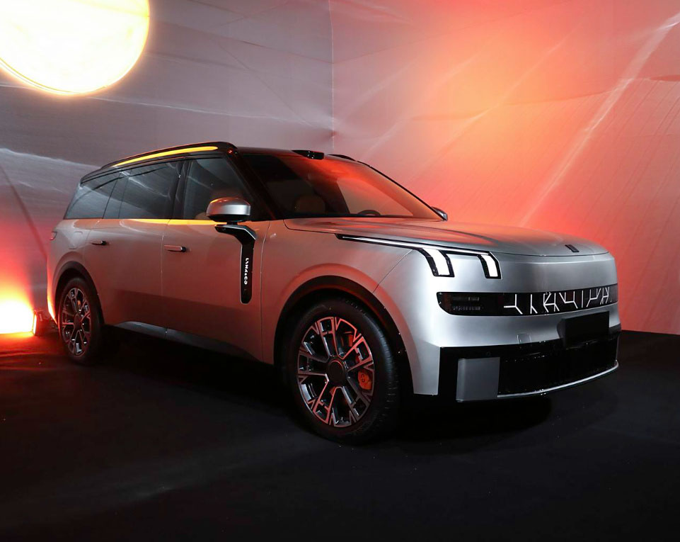 Lynk & Co 900 Discovery, серебряный