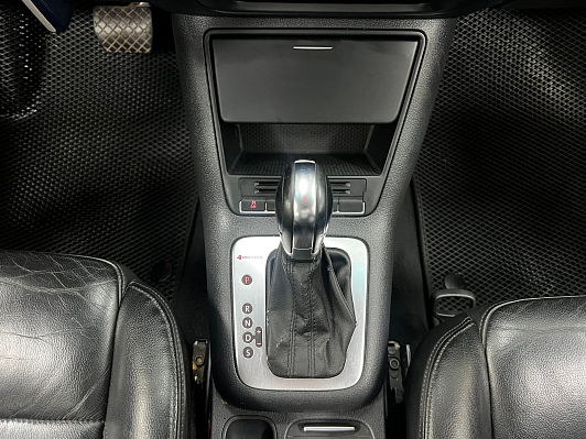Volkswagen Tiguan Avenue, 2012 года, пробег 305872 км