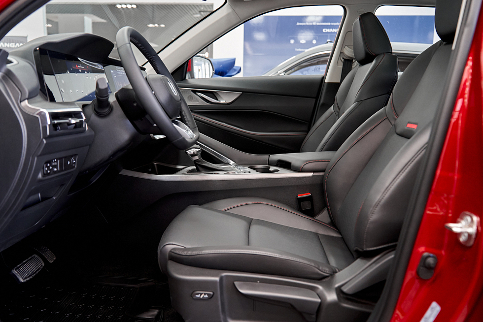 Changan CS35 Plus Комфорт, красный