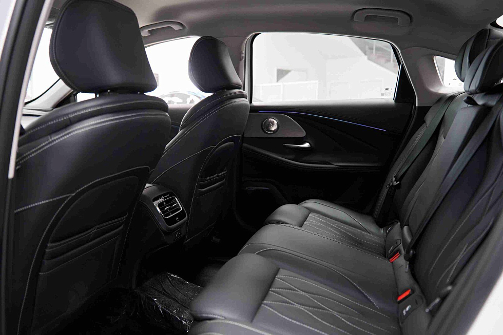 Chery Arrizo 8 Ультра Черный / Ultra Black, белый