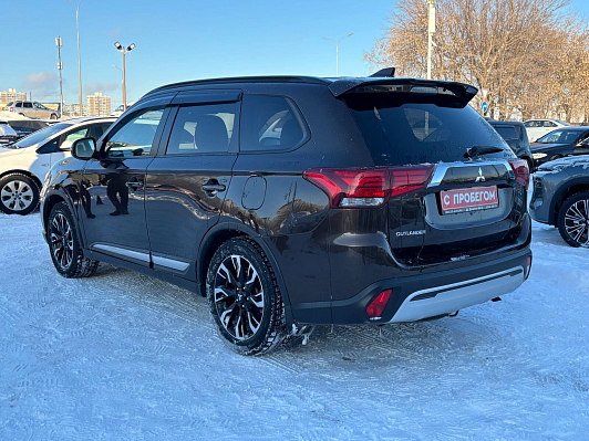 Mitsubishi Outlander, 2021 года, пробег 146239 км