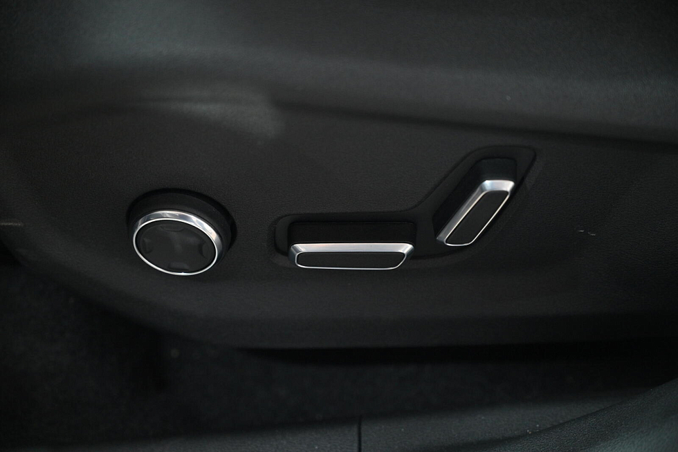 Geely Monjaro Флагман, белый