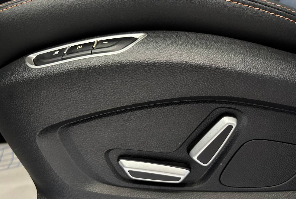 Geely Okavango Флагман, белый