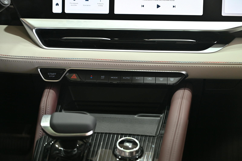 Geely Monjaro Флагман, белый