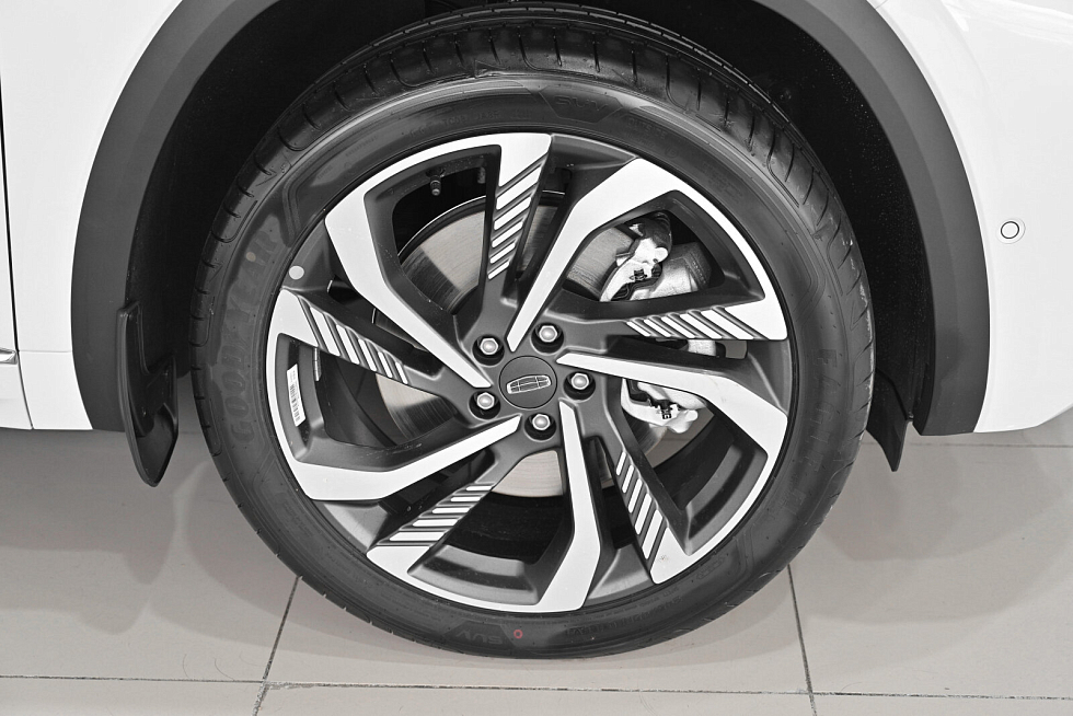 Geely Monjaro Флагман, белый