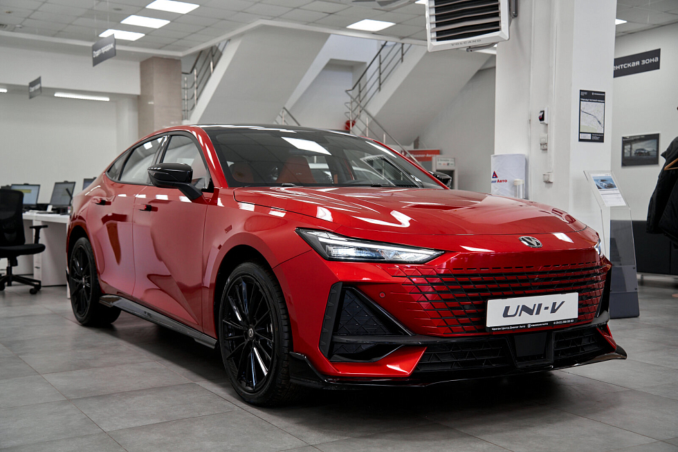 Changan UNI-V LX, красный