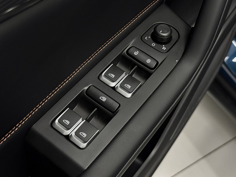 Geely Okavango Флагман, синий