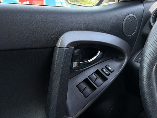 Toyota RAV4, 2011 года, пробег 196465 км