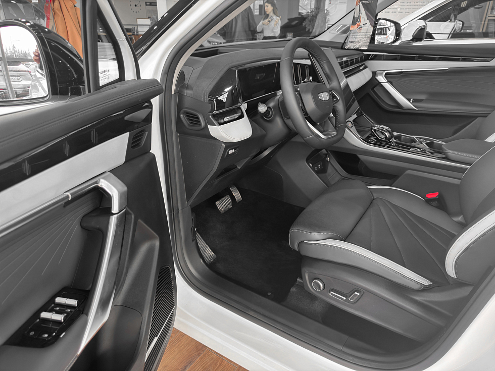 Geely Atlas Спорт, белый