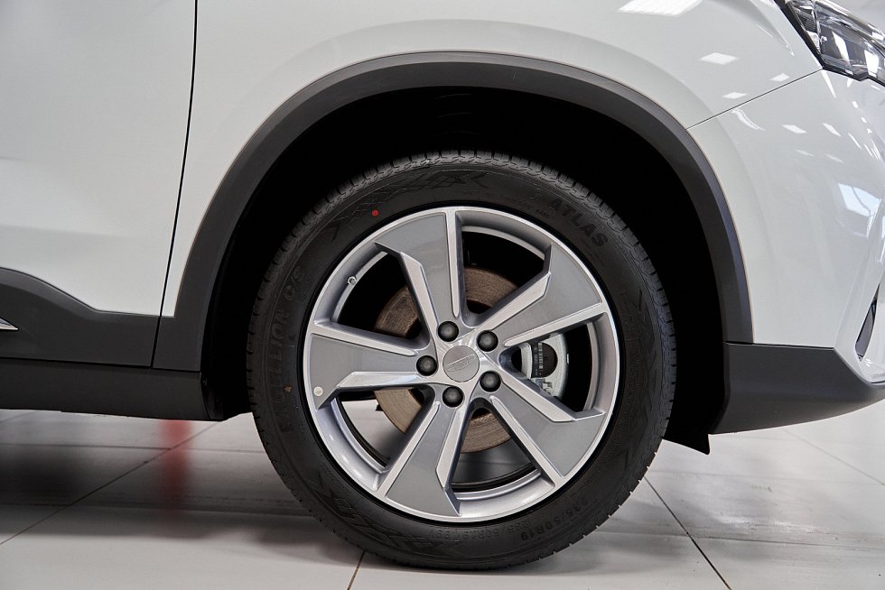 Geely Okavango Флагман, белый