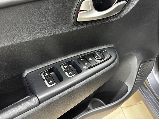 Kia Rio Luxe, 2019 года, пробег 81401 км