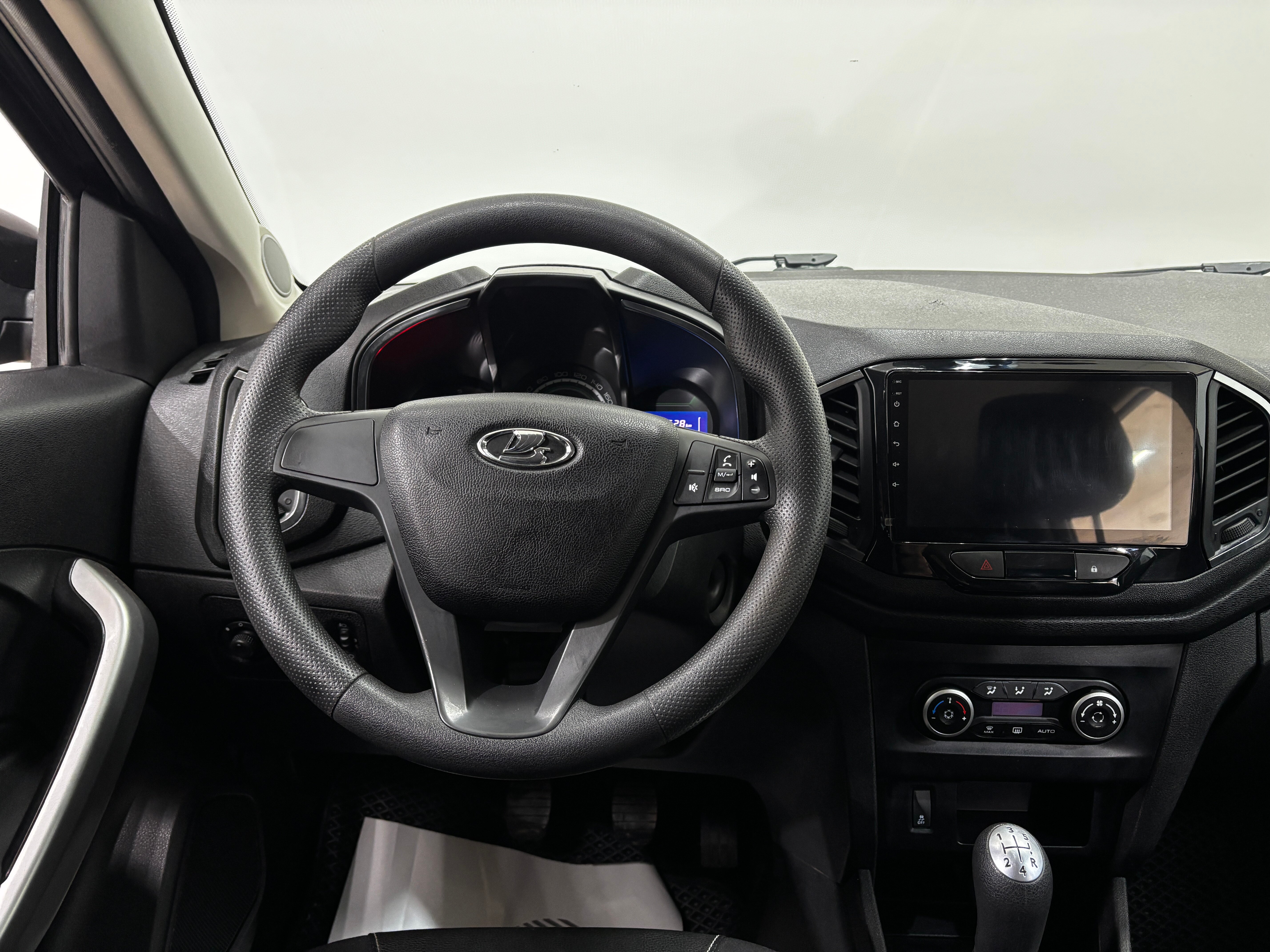 Lada (ВАЗ) XRAY Luxe Prestige (2018-2021), 2017 года, пробег 97627 км