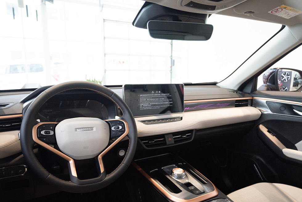 Haval Jolion Техно +, красный