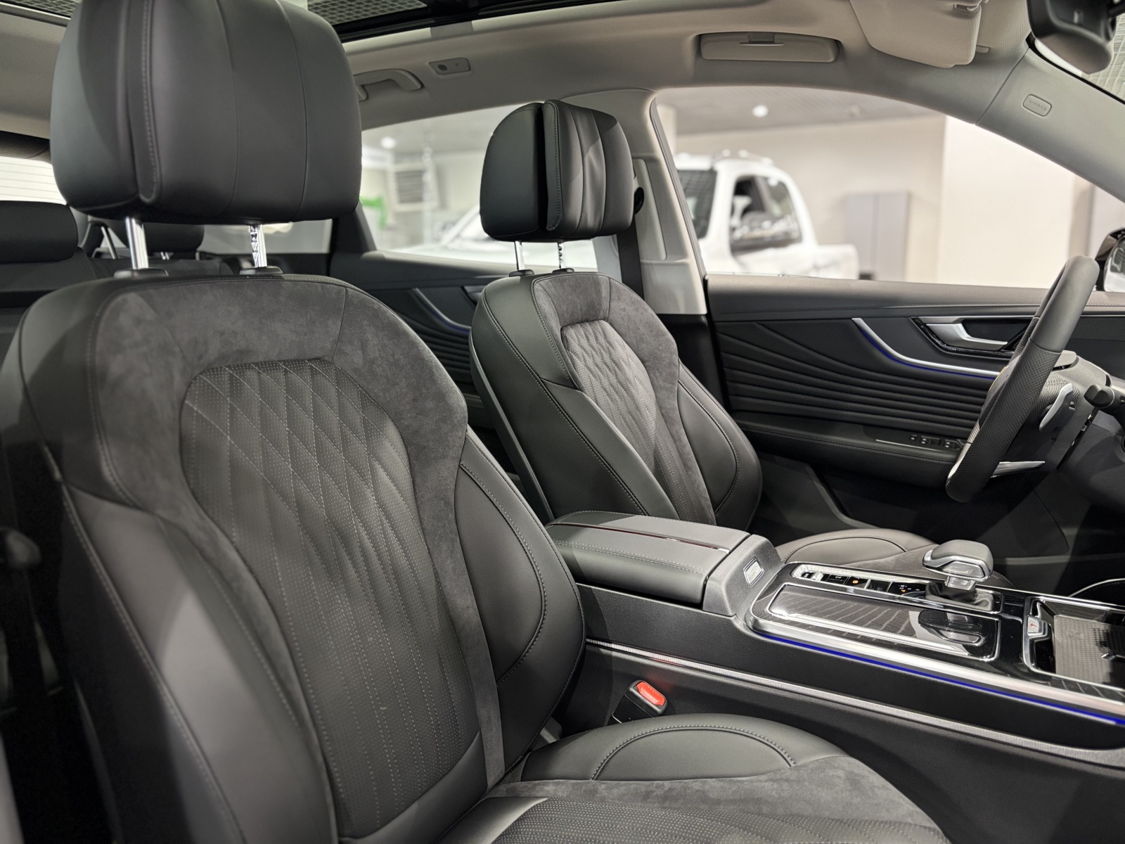 Hongqi HS3 Комфорт (Comfort), белый