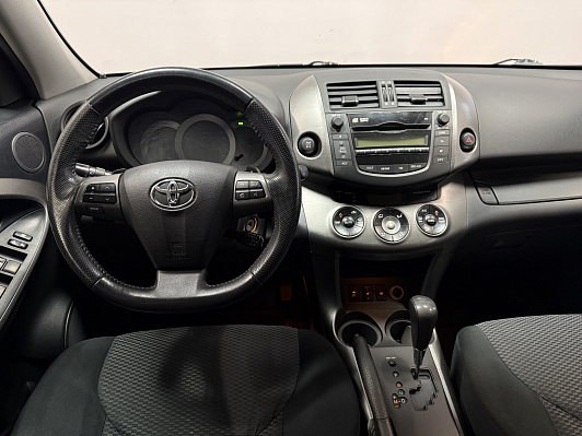 Toyota RAV4, 2011 года, пробег 180000 км