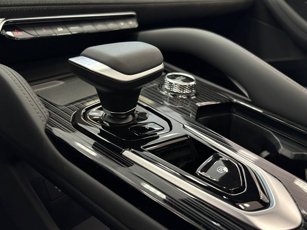 Geely Monjaro Luxury, серый