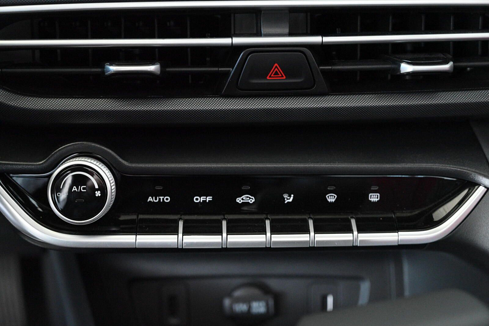 Changan Eado Plus DLX, серебряный