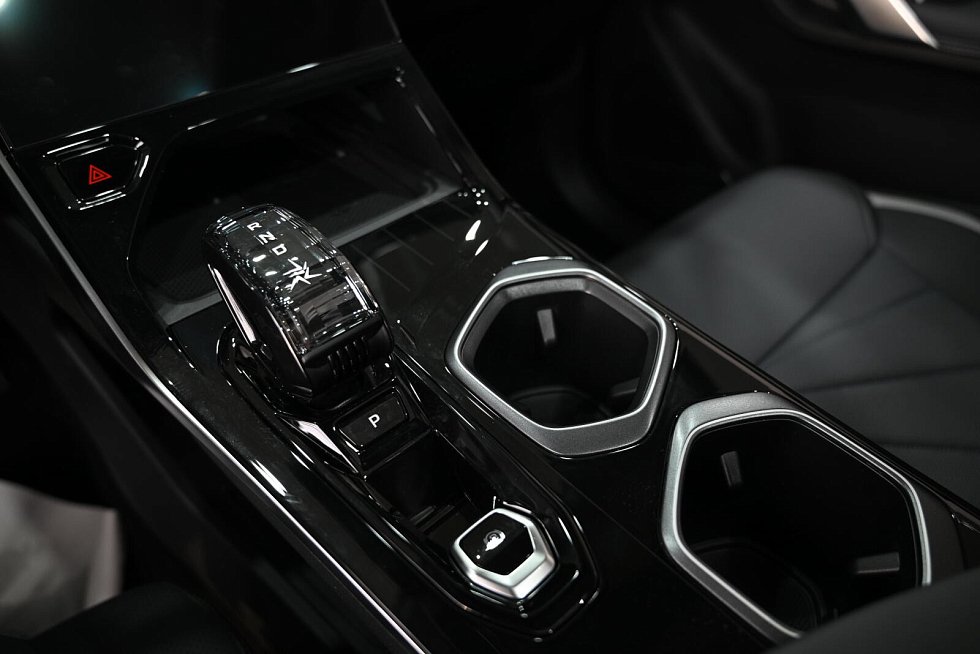 Geely Atlas Спорт, голубой