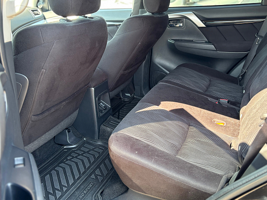 Mitsubishi Pajero Sport Instyle, 2019 года, пробег 72000 км
