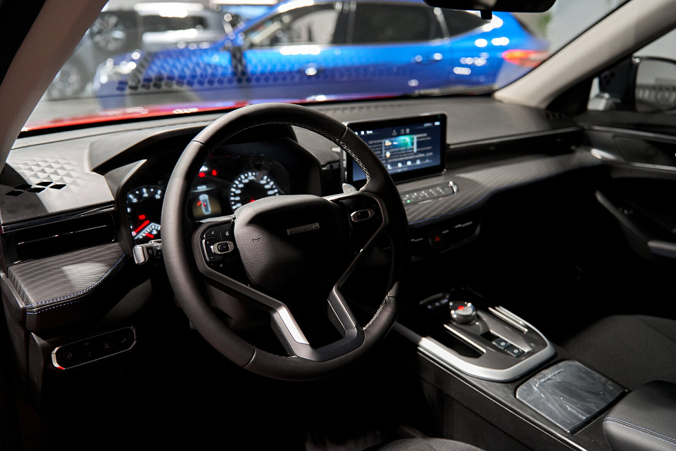 Haval Jolion Техно +, красный