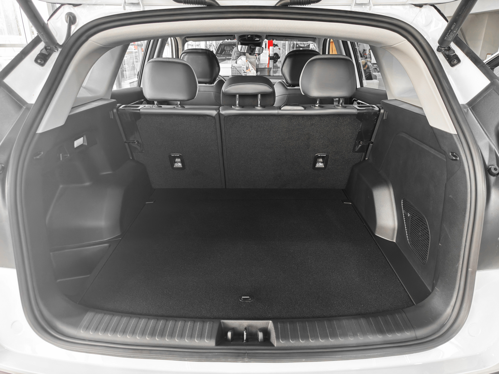 Geely Atlas Flagship, белый