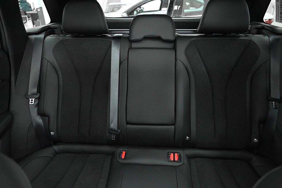 Geely Monjaro Люкс, серый