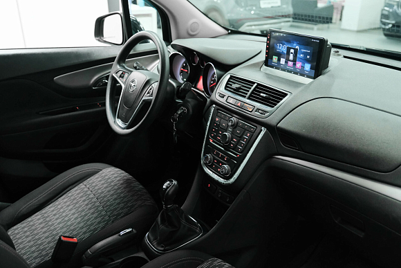 Opel Mokka Essentia, 2014 года, пробег 97000 км