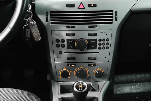 Opel Astra, 2011 года, пробег 120000 км