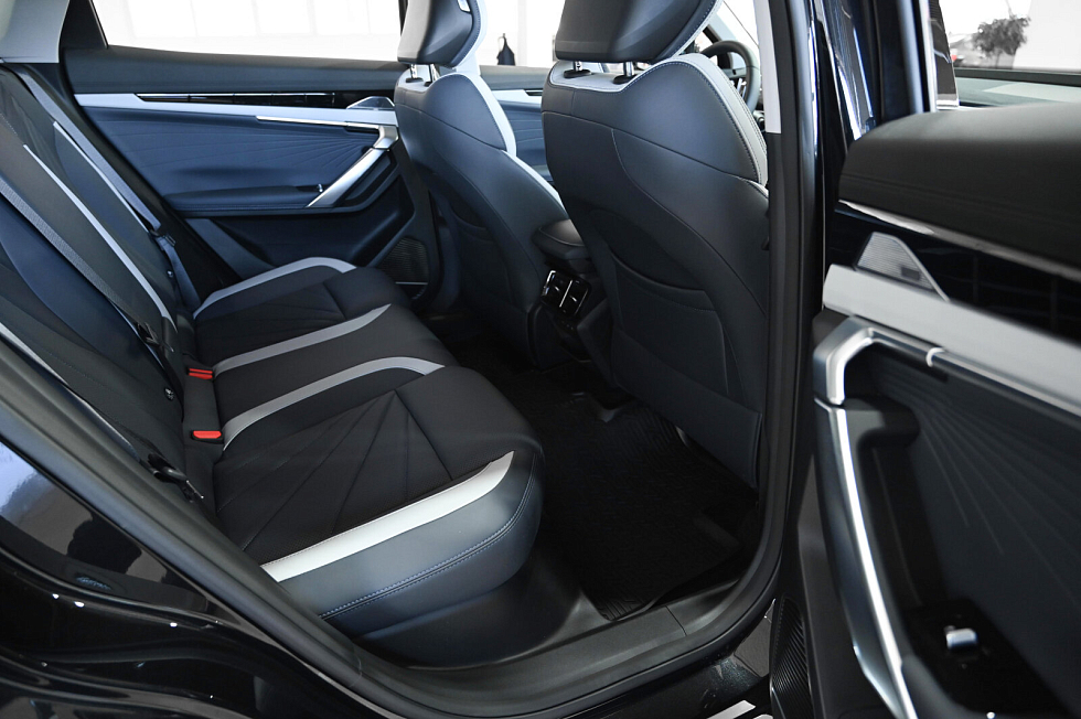 Geely Atlas Люкс, черный