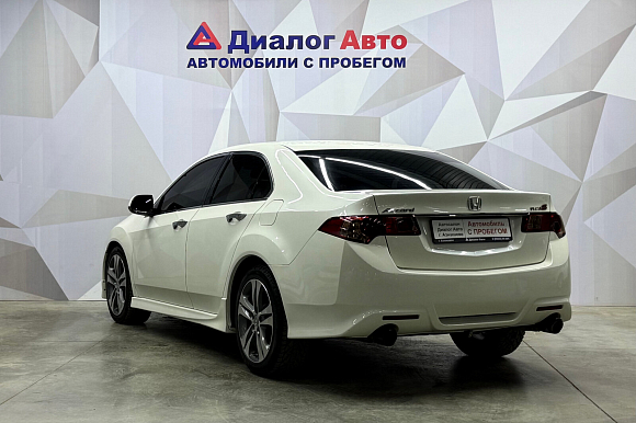 Honda Accord, 2011 года, пробег 204402 км