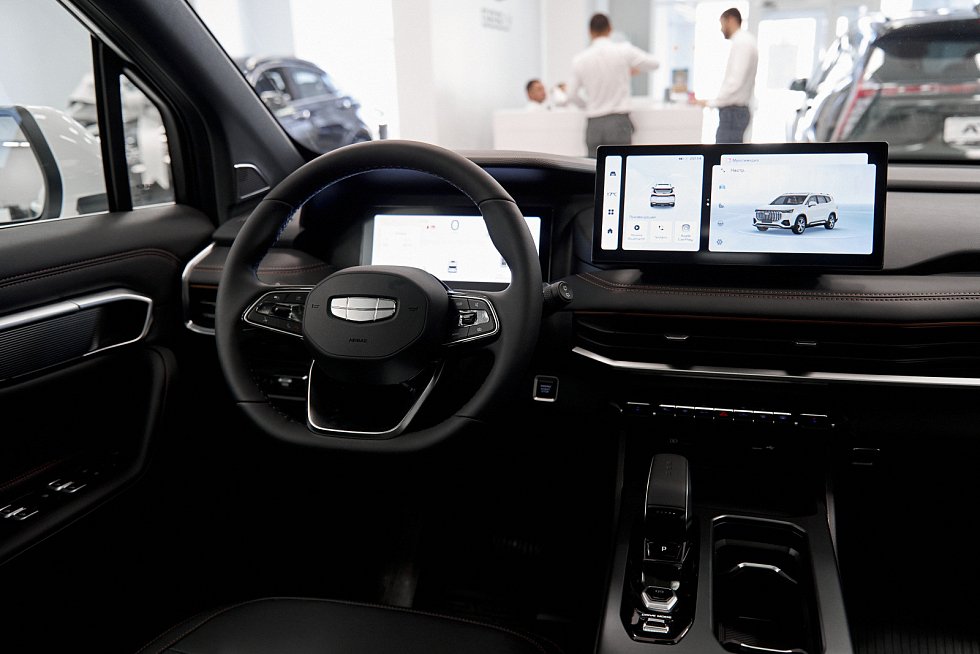 Geely Okavango Флагман, белый