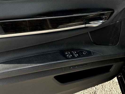 BMW 7 серии, 2013 года, пробег 126042 км