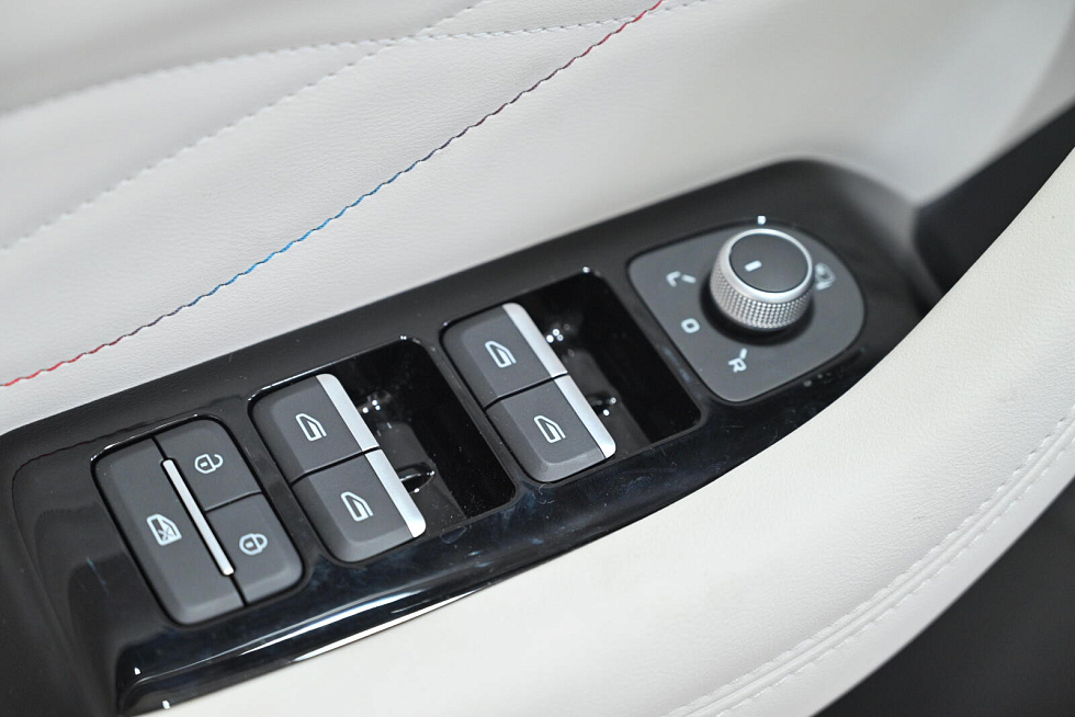 Geely Monjaro Exclusive (2023-2025), белый
