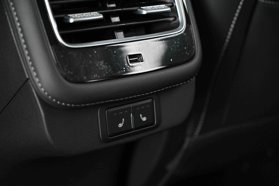 Chery Arrizo 8 Ультра Черный / Ultra Black, белый