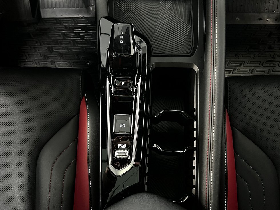 Geely Coolray Luxury, белый