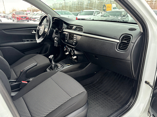 Kia Rio Luxe, 2018 года, пробег 134617 км