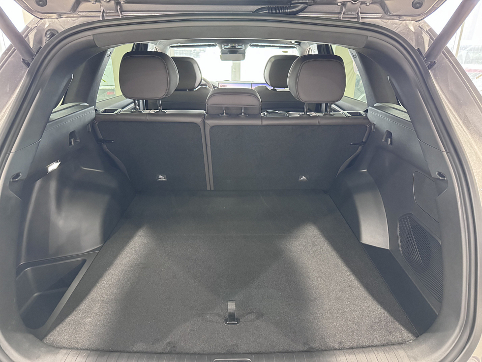 Geely Monjaro Flagship, серебряный