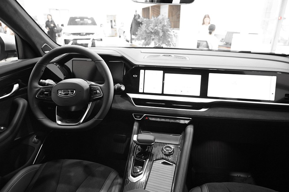 Geely Monjaro Люкс, серебряный
