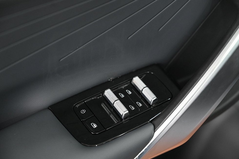 Geely Atlas Спорт, голубой