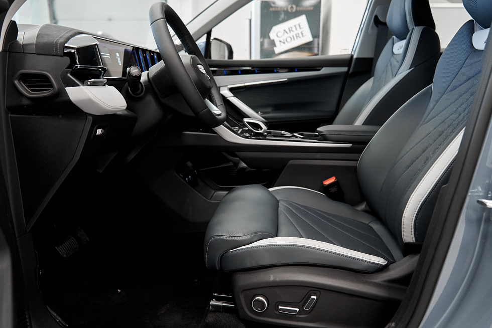 Geely Atlas Спорт, голубой