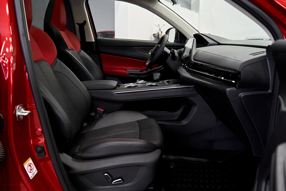 Changan UNI-S (CS55 Plus) Comfort, красный