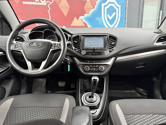 Lada (ВАЗ) Vesta Luxe Multimedia (2018-2019), 2017 года, пробег 96650 км