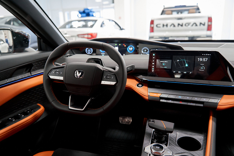 Changan UNI-V Техно, красный