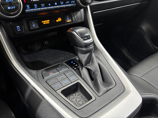 Toyota RAV4 Комфорт, 2020 года, пробег 105140 км