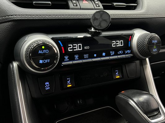 Toyota RAV4 Комфорт, 2020 года, пробег 29227 км