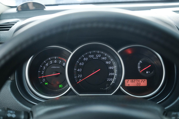 Nissan Tiida, 2010 года, пробег 219000 км