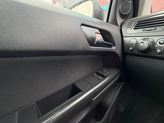 Opel Astra, 2012 года, пробег 234642 км