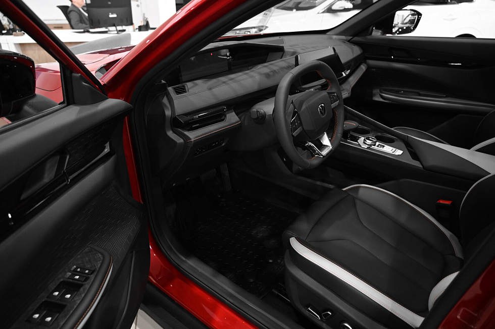 Changan UNI-V Стандарт, красный