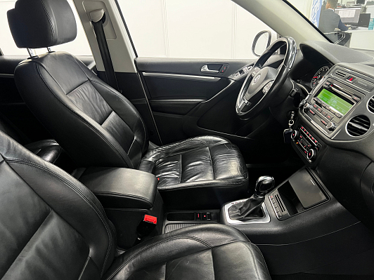 Volkswagen Tiguan Avenue, 2012 года, пробег 305872 км