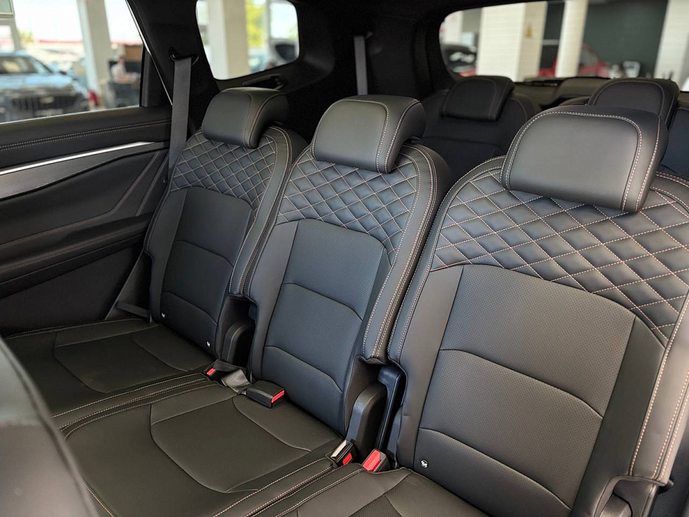 Geely Okavango Флагман, белый